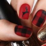 50 Cute and Festive Christmas Nail Design You Should to See 18