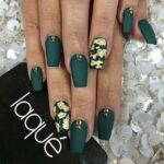 50 Cute and Festive Christmas Nail Design You Should to See 44