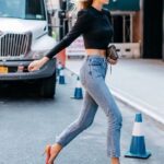 50 Modern Look Jeans and Red Shoes Outfit Ideas 24