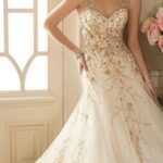 60 Gold Glam Wedding Dresses Inspiration 07