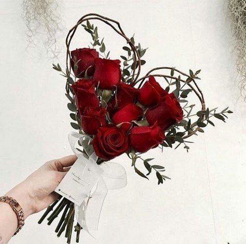 50 Romantic Valentines Flowers You Need to See 01