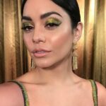 50 Shimmering Eye Makeup for Party Ideas 13