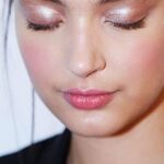 50 Shimmering Eye Makeup for Party Ideas 15