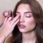 50 Shimmering Eye Makeup for Party Ideas 18