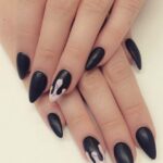 30 Stunning Black Nail Design Ideas 05