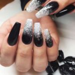 30 Stunning Black Nail Design Ideas 08
