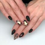 30 Stunning Black Nail Design Ideas 11