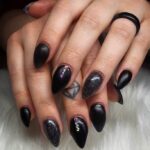 30 Stunning Black Nail Design Ideas 16