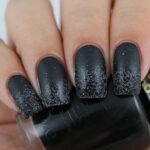 30 Stunning Black Nail Design Ideas 19
