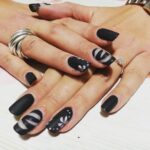 30 Stunning Black Nail Design Ideas 27