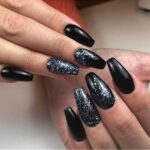 30 Stunning Black Nail Design Ideas 31