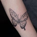 30 Ideas Butterflies Tattoo Designs for Women 35