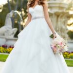40 Luxury Ball Gown Wedding Dresses Ideas 07