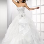 40 Luxury Ball Gown Wedding Dresses Ideas 37