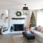 50 Adorable and Modern Christmas Living Room Decoration 21