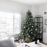 50 Adorable and Modern Christmas Living Room Decoration 28