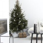 50 Adorable and Modern Christmas Living Room Decoration 47