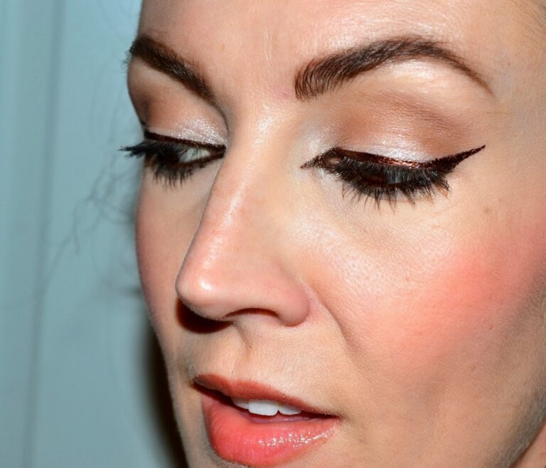 50 Beautiful Cat Eye Makeup You Need To Look Ideas 41