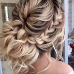 50 Beautiful Hairstyles Ideas for Winter Brides 09