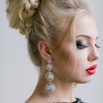 50 Beautiful Hairstyles Ideas for Winter Brides 45