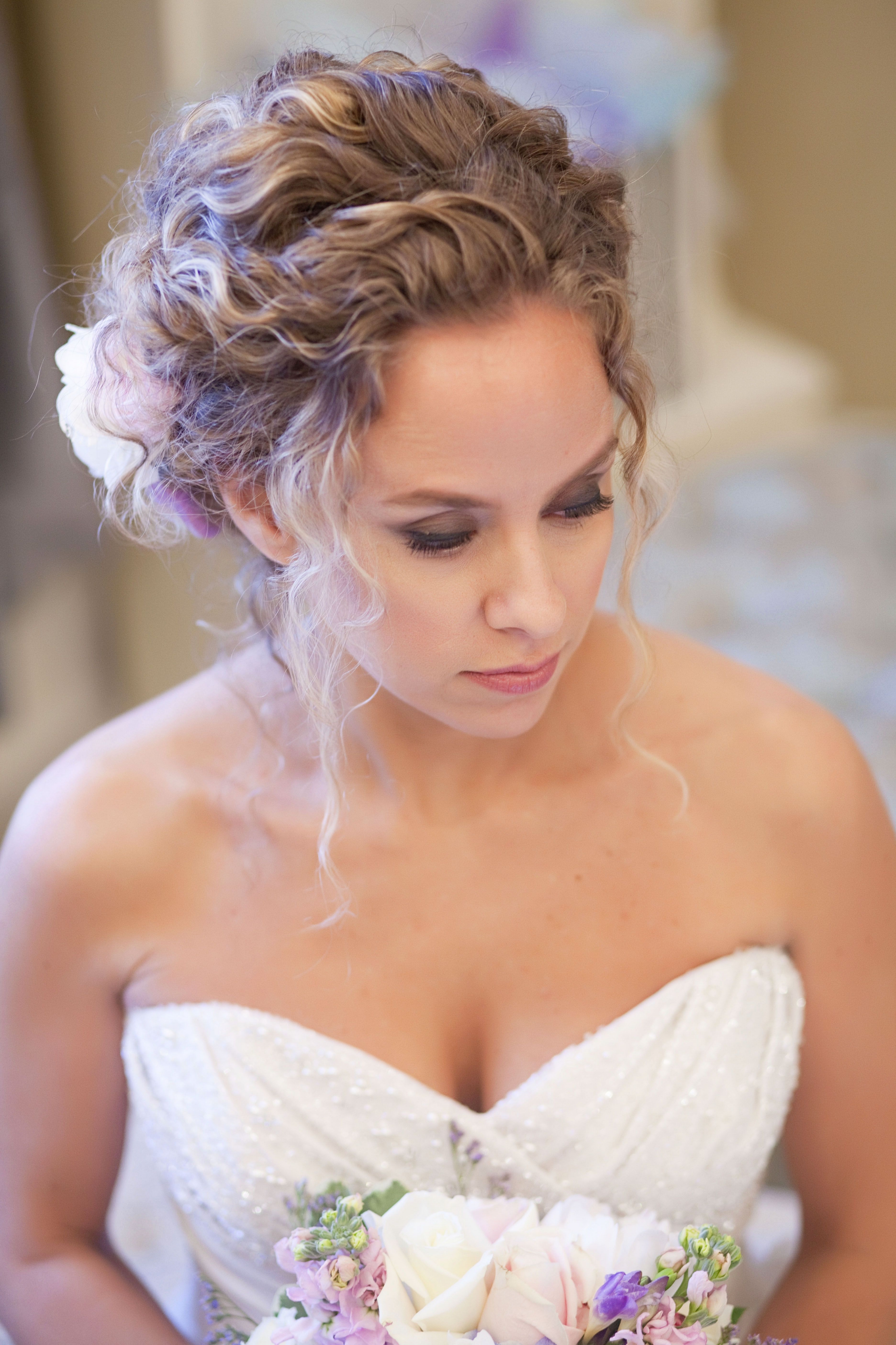 60 Curly Wedding Hairstyles for Bridal Ideas 03