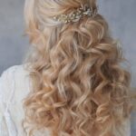 60 Curly Wedding Hairstyles for Bridal Ideas 41