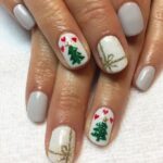 60 Easy and Simple Christmas Nail Designs Ideas 43