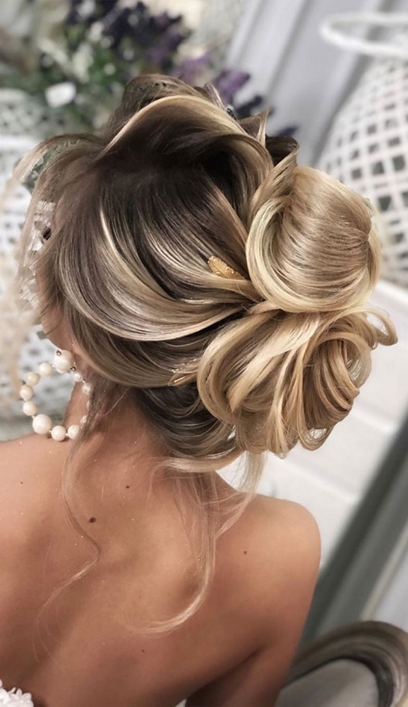 50 Gorgeous Wedding Updo Hairstyles for Long Hair 47 1