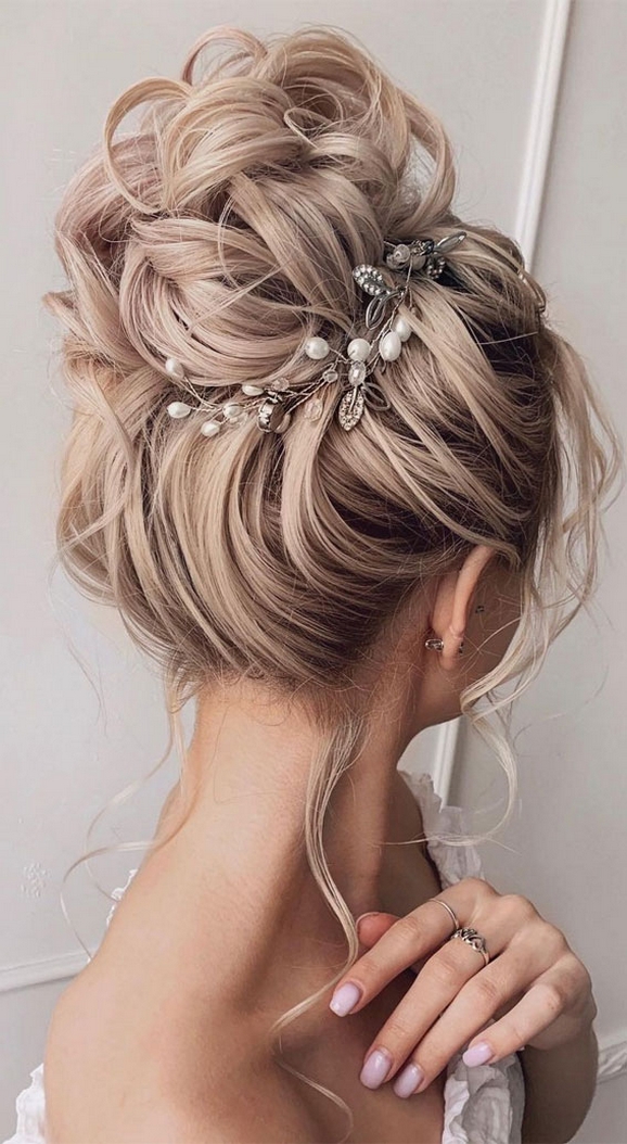 50 Gorgeous Wedding Updo Hairstyles for Long Hair 53 1