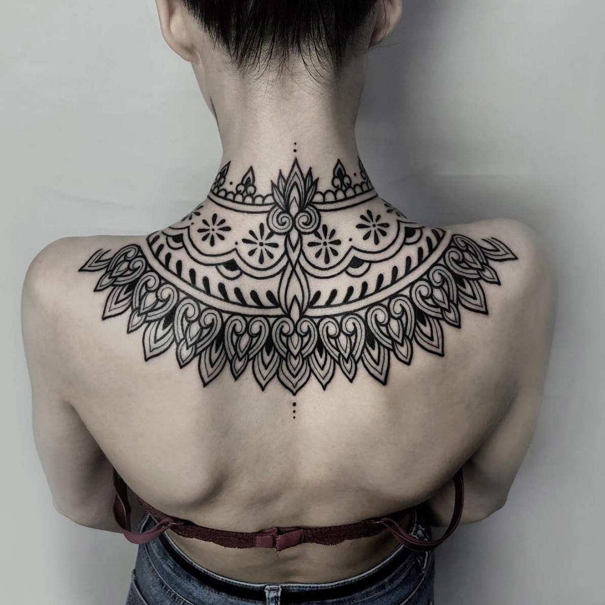50 Stunning Neck Tattoos For Women Ideas 03