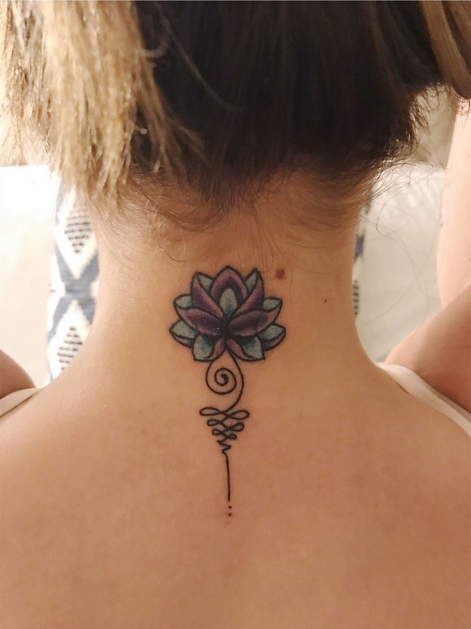 50 Stunning Neck Tattoos For Women Ideas 08