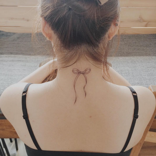 50 Stunning Neck Tattoos For Women Ideas 13