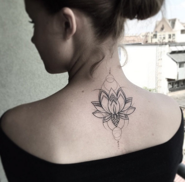 50 Stunning Neck Tattoos For Women Ideas 14