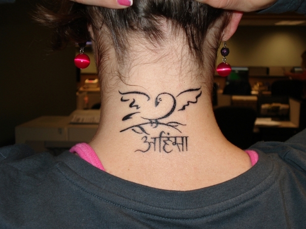 50 Stunning Neck Tattoos For Women Ideas 29
