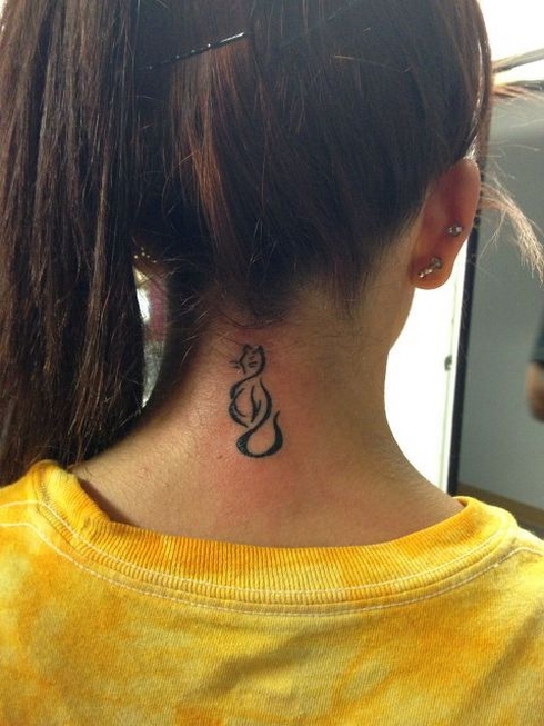 50 Stunning Neck Tattoos For Women Ideas 47