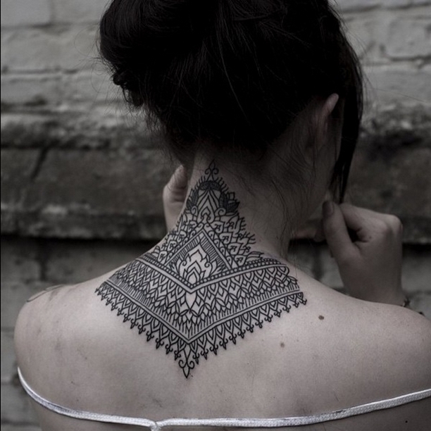 50 Stunning Neck Tattoos For Women Ideas 50