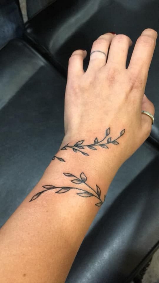 70 Stylish Wrist Tattoos for Women Ideas 02