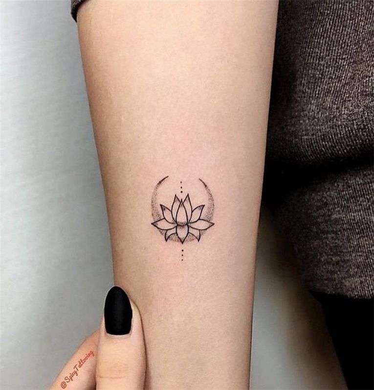 70 Stylish Wrist Tattoos for Women Ideas 13