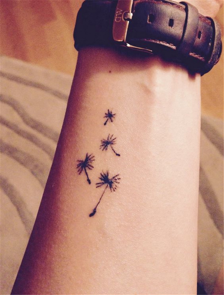 70 Stylish Wrist Tattoos for Women Ideas 24