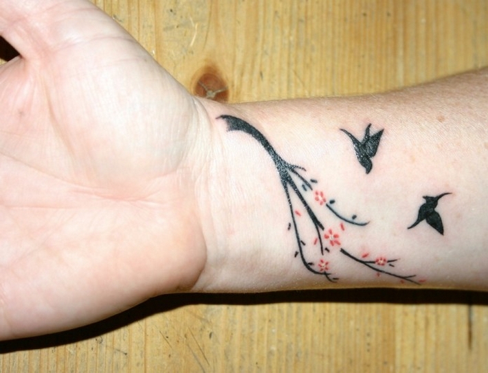 70 Stylish Wrist Tattoos for Women Ideas 33