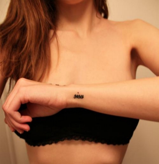 70 Stylish Wrist Tattoos for Women Ideas 38