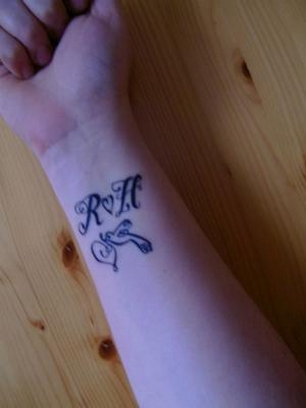 70 Stylish Wrist Tattoos for Women Ideas 48