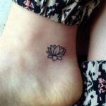 50 Cute Small Simple Tattoos for Women Ideas 41