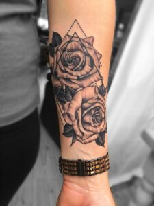 50 Stunning Rose Tattoos On Forearm for Women Ideas 15 50 Stunning Rose Tattoos On Forearm for Women Ideas 15