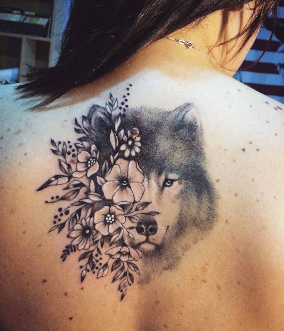 60 Beautiful Wolf Tattoos for Women Ideas 04