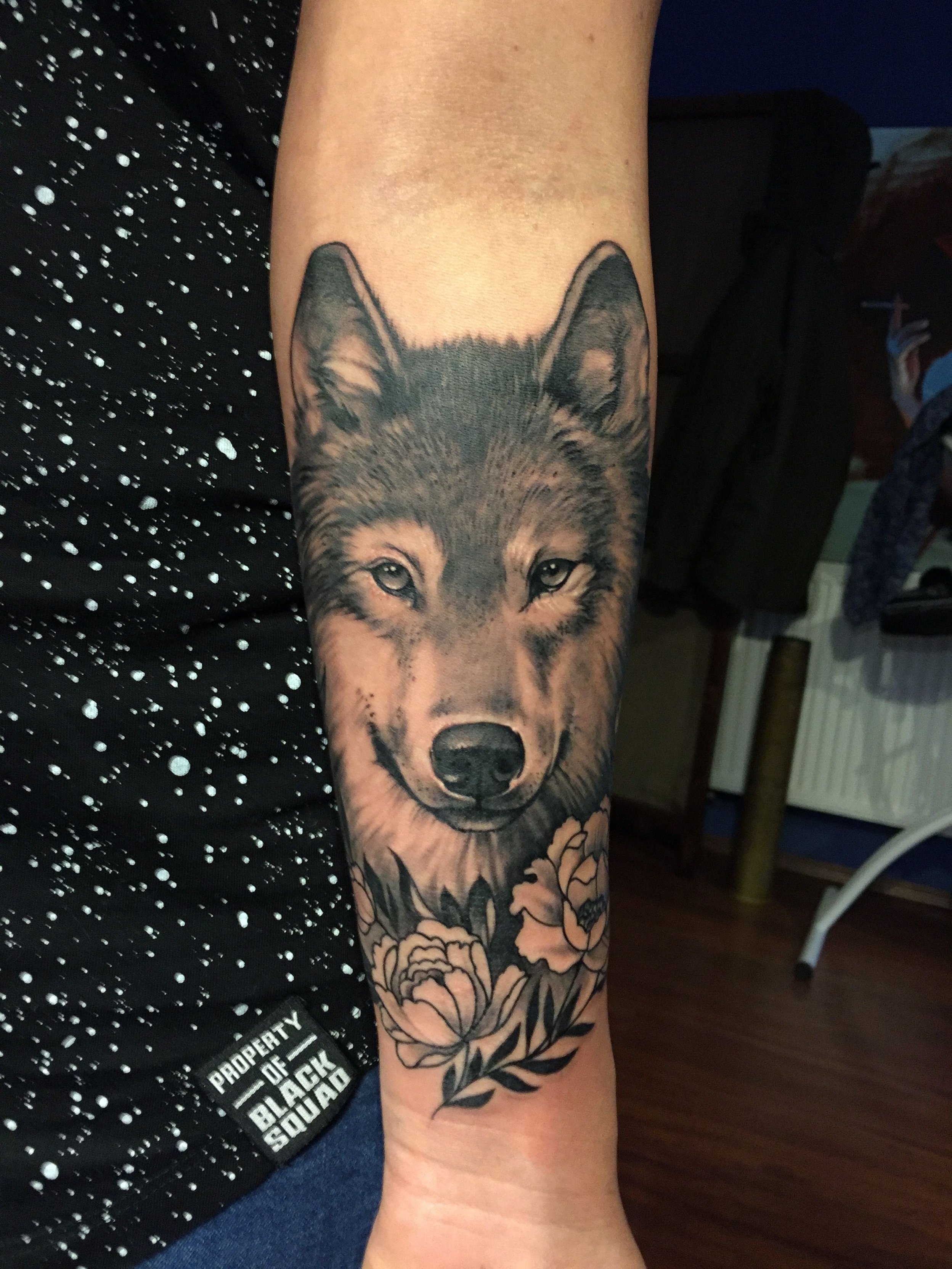 60 Beautiful Wolf Tattoos for Women Ideas 12
