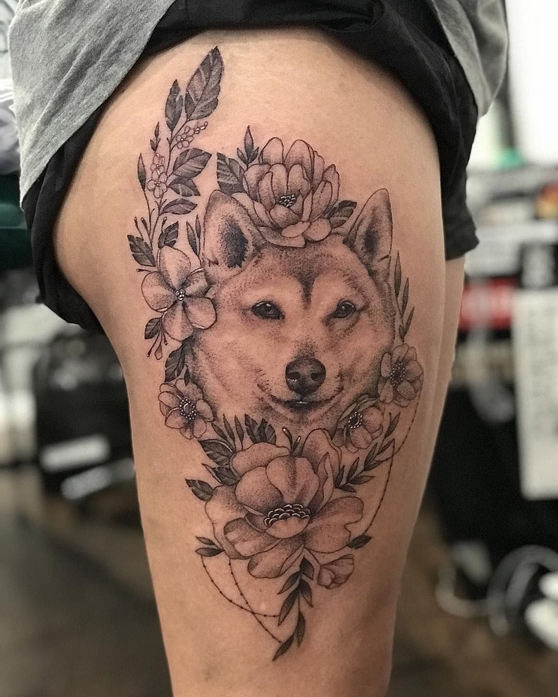 60 Beautiful Wolf Tattoos for Women Ideas 14