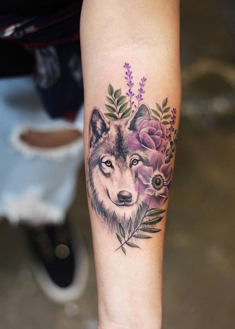 60 Beautiful Wolf Tattoos for Women Ideas 16