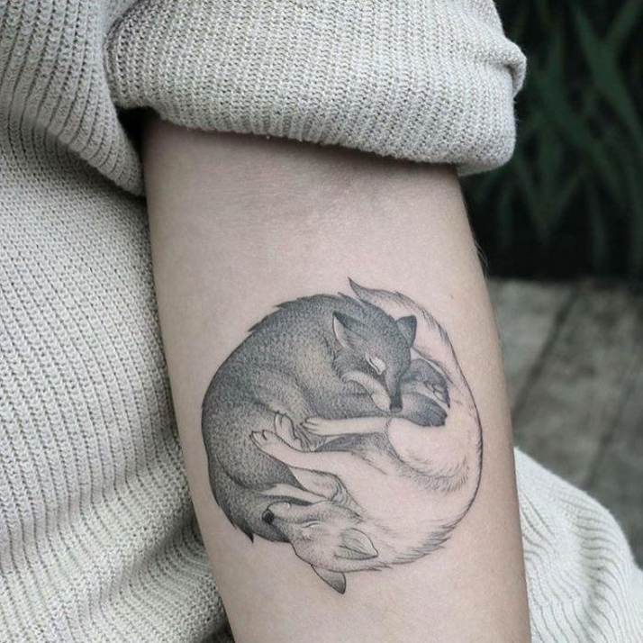 60 Beautiful Wolf Tattoos for Women Ideas 21