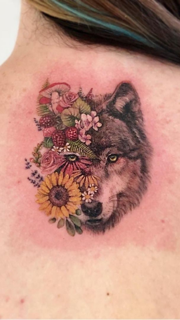 60 Beautiful Wolf Tattoos for Women Ideas 23